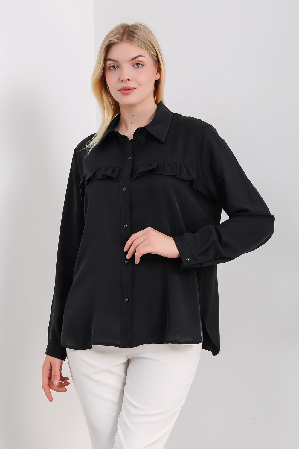 Oversized Long Sleeves Blouse with Brooch Details in Black