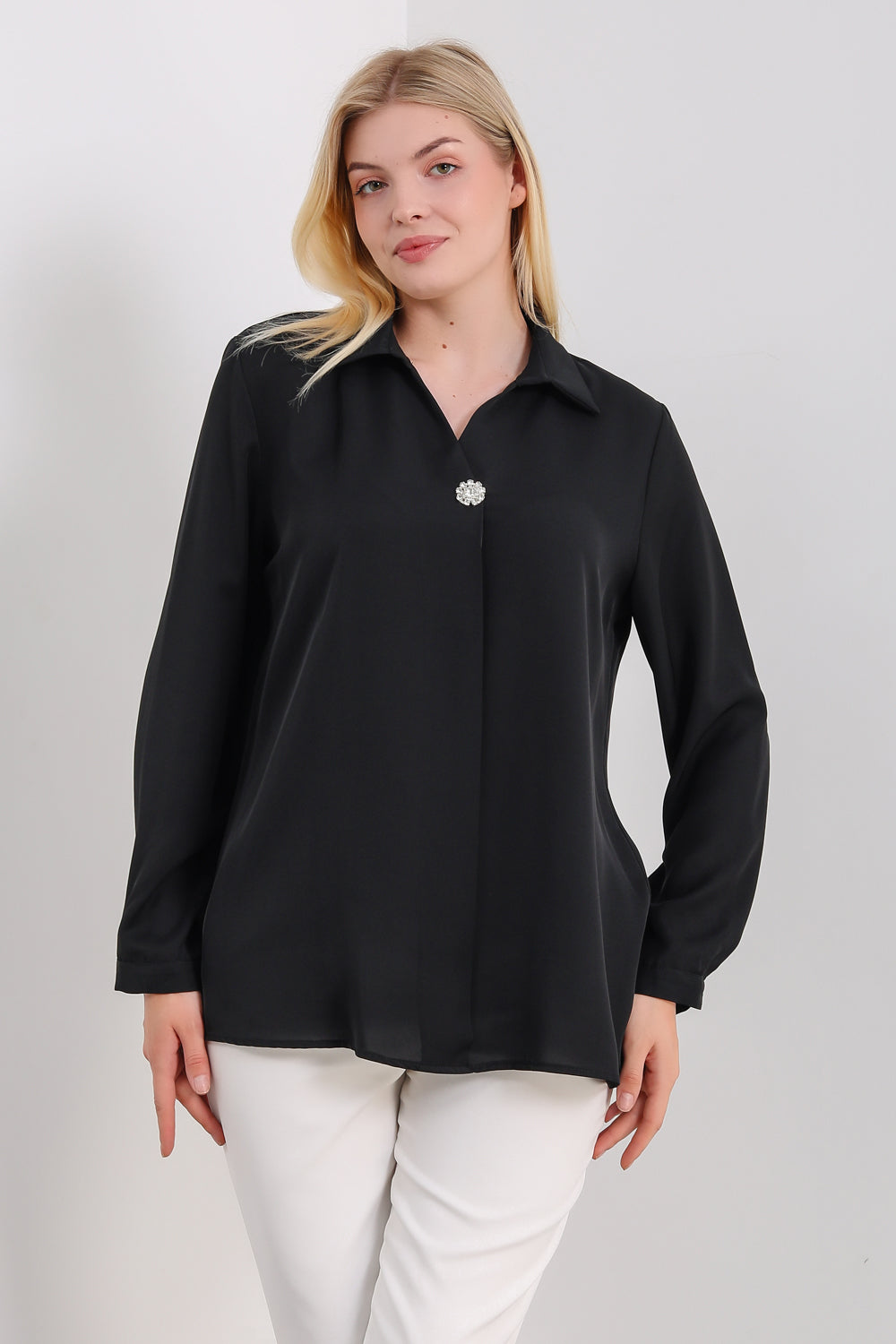 Oversized Long Sleeves Blouse with Brooch Details in Black