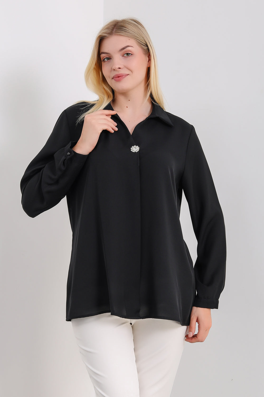 Oversized Long Sleeves Blouse with Brooch Details in Black