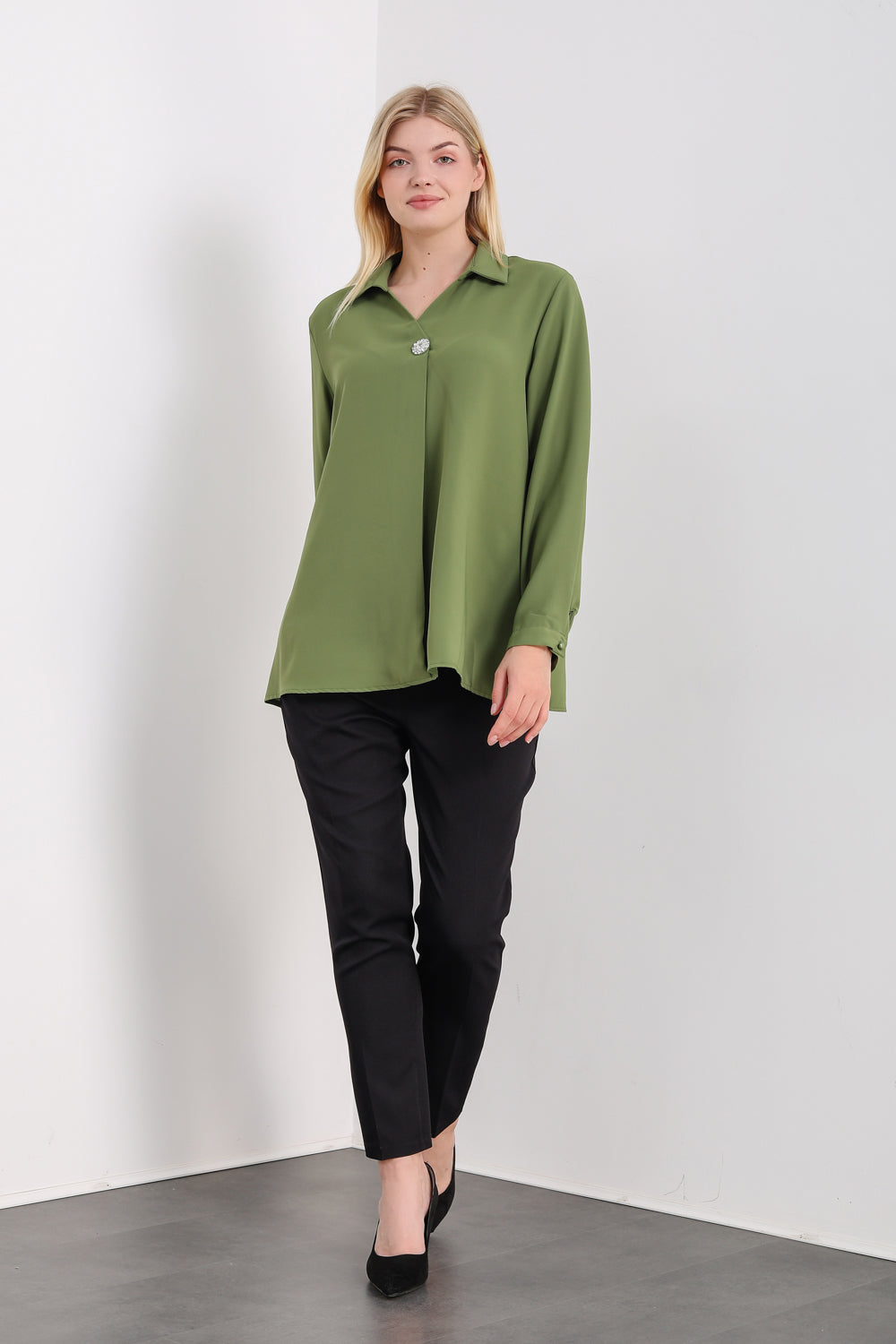 Oversized Long Sleeves Blouse with Brooch Details in Khaki