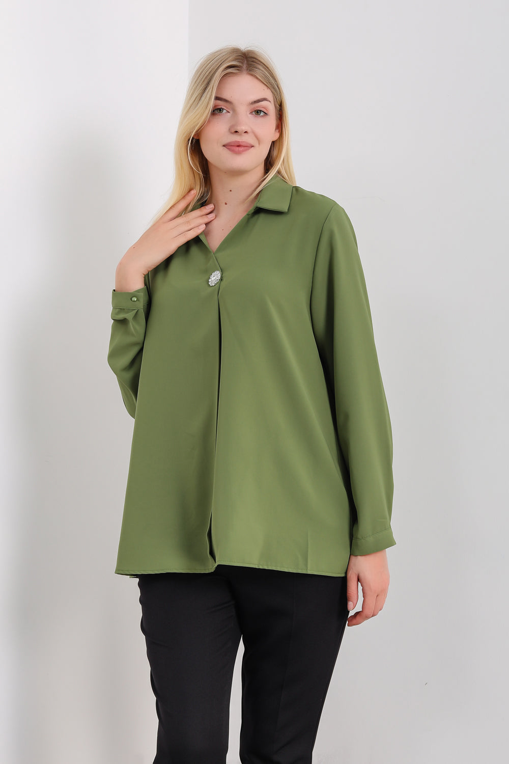 Oversized Long Sleeves Blouse with Brooch Details in Khaki