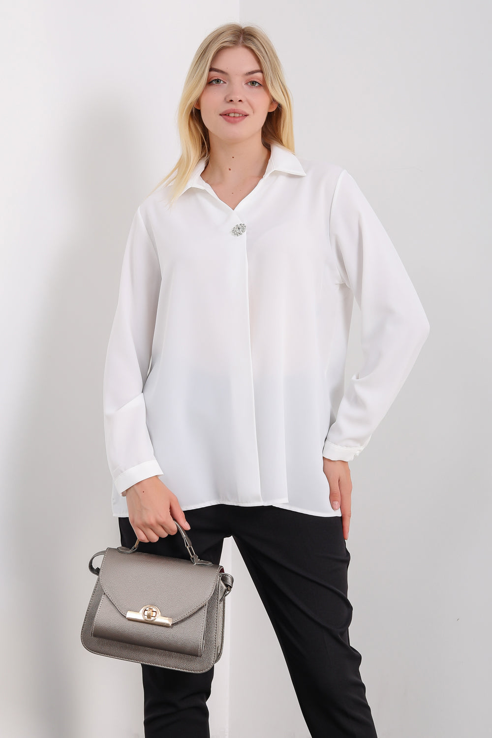 Oversized Long Sleeves Blouse with Brooch Details in White