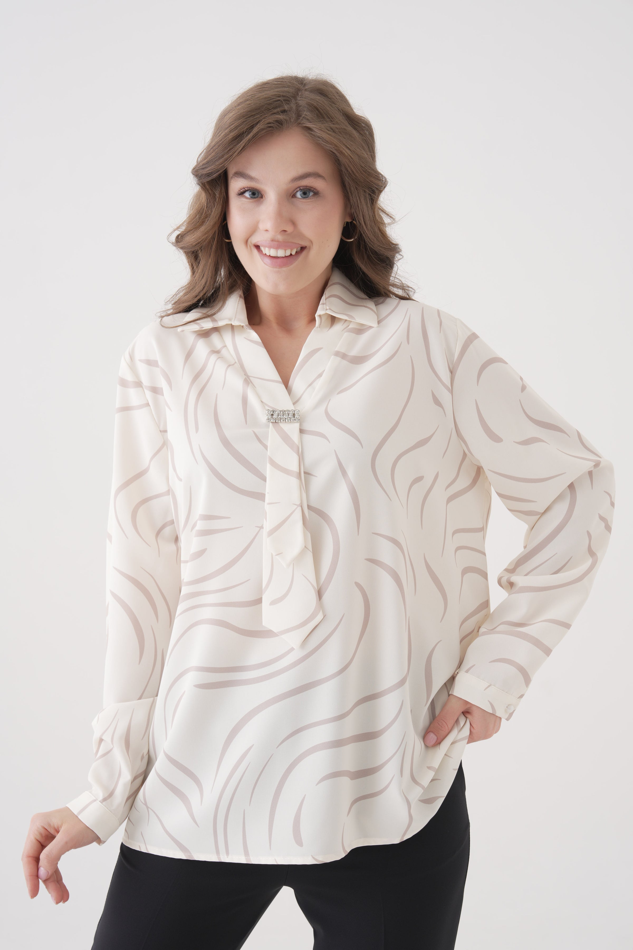 Relaxed Fit Long Sleeves Brooch and Print Detail Blouse