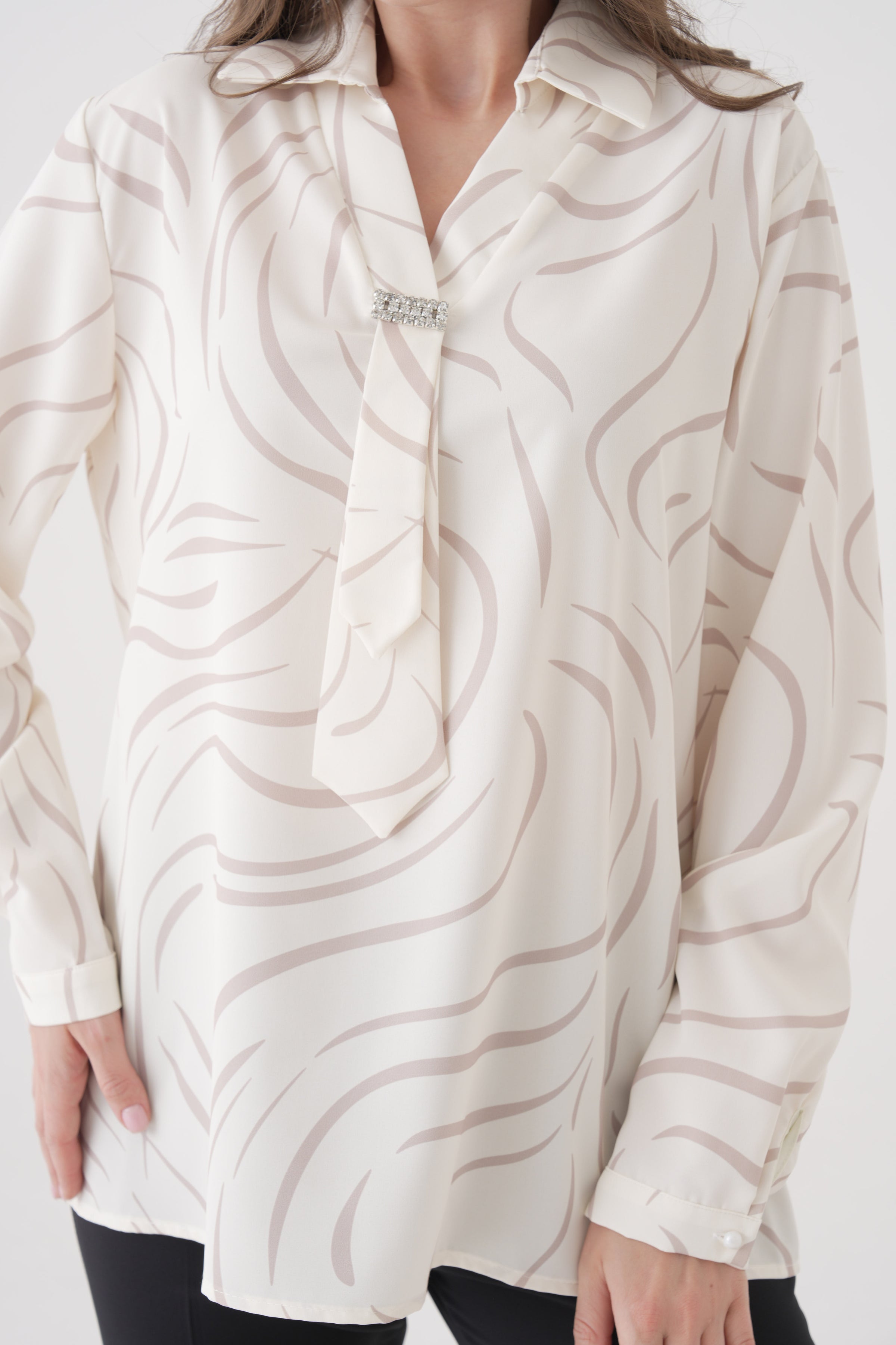 Relaxed Fit Long Sleeves Brooch and Print Detail Blouse
