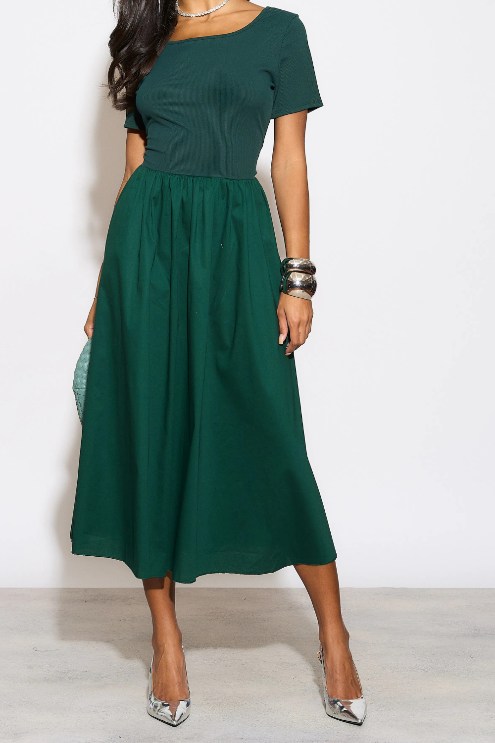Relaxed Fit Short Sleeves Midi Dress in Bottle Green HOXTON GAL