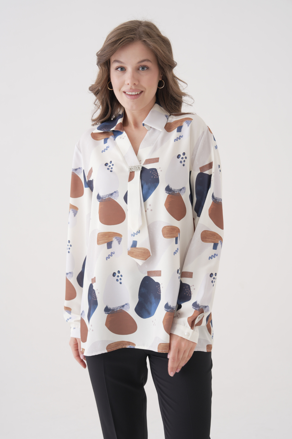 Oversized V-Neck Long Sleeves Brooch and Print Detail Blouse