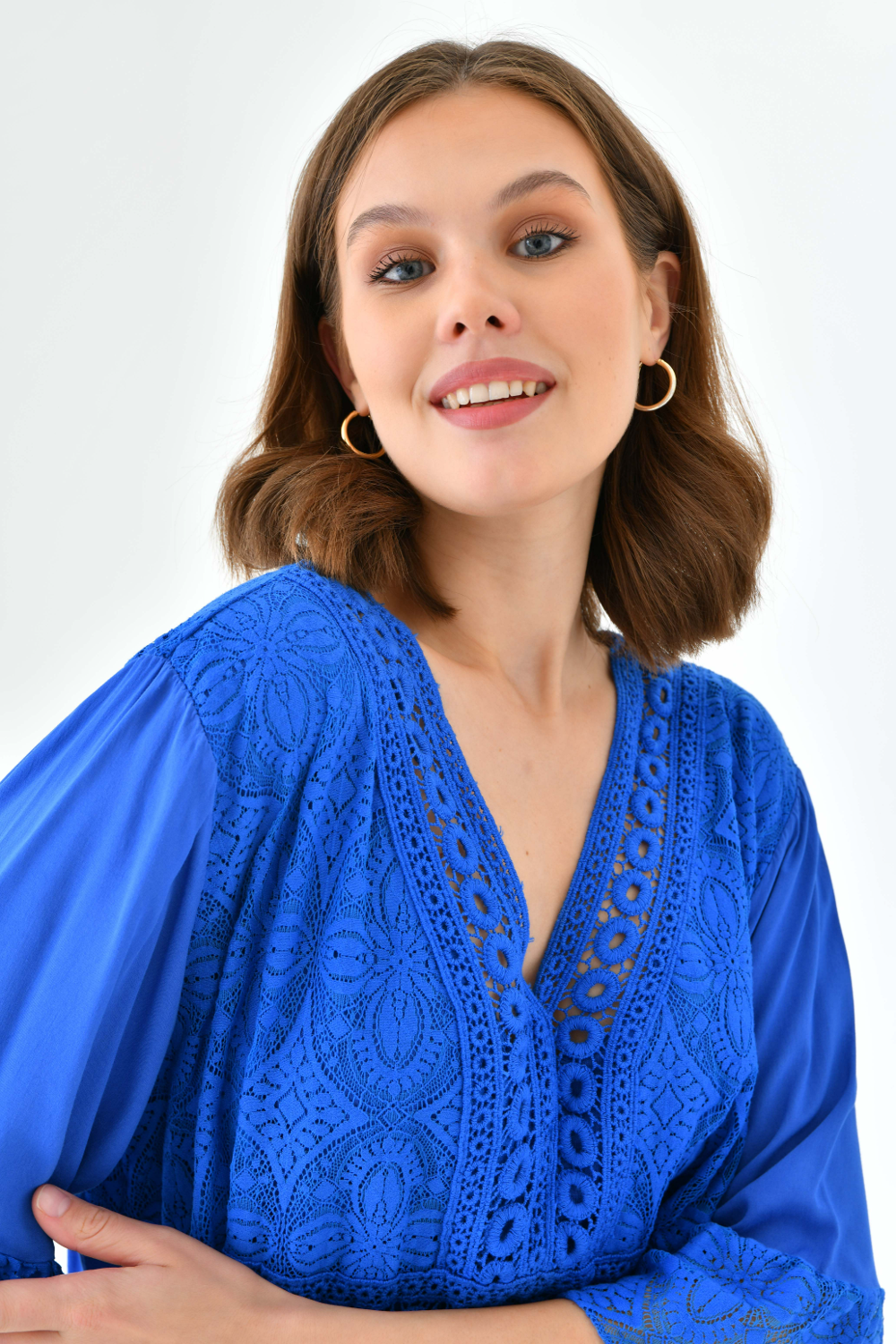 Oversized 3/4 Sleeves Lace Detailed V Neck Mini Dress in Royal Blue