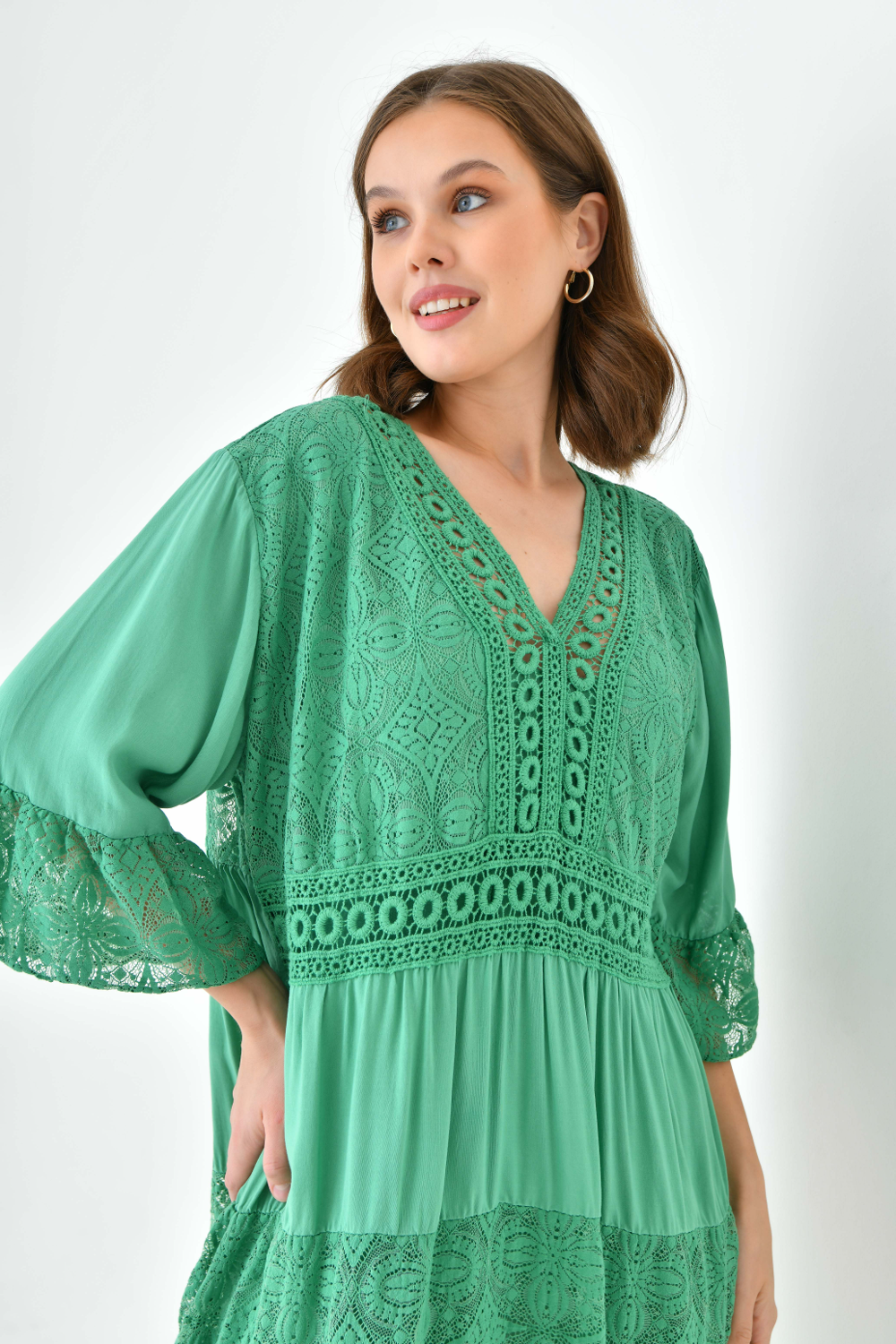 Oversized 3/4 Sleeves Lace Detailed V Neck Mini Dress in Green