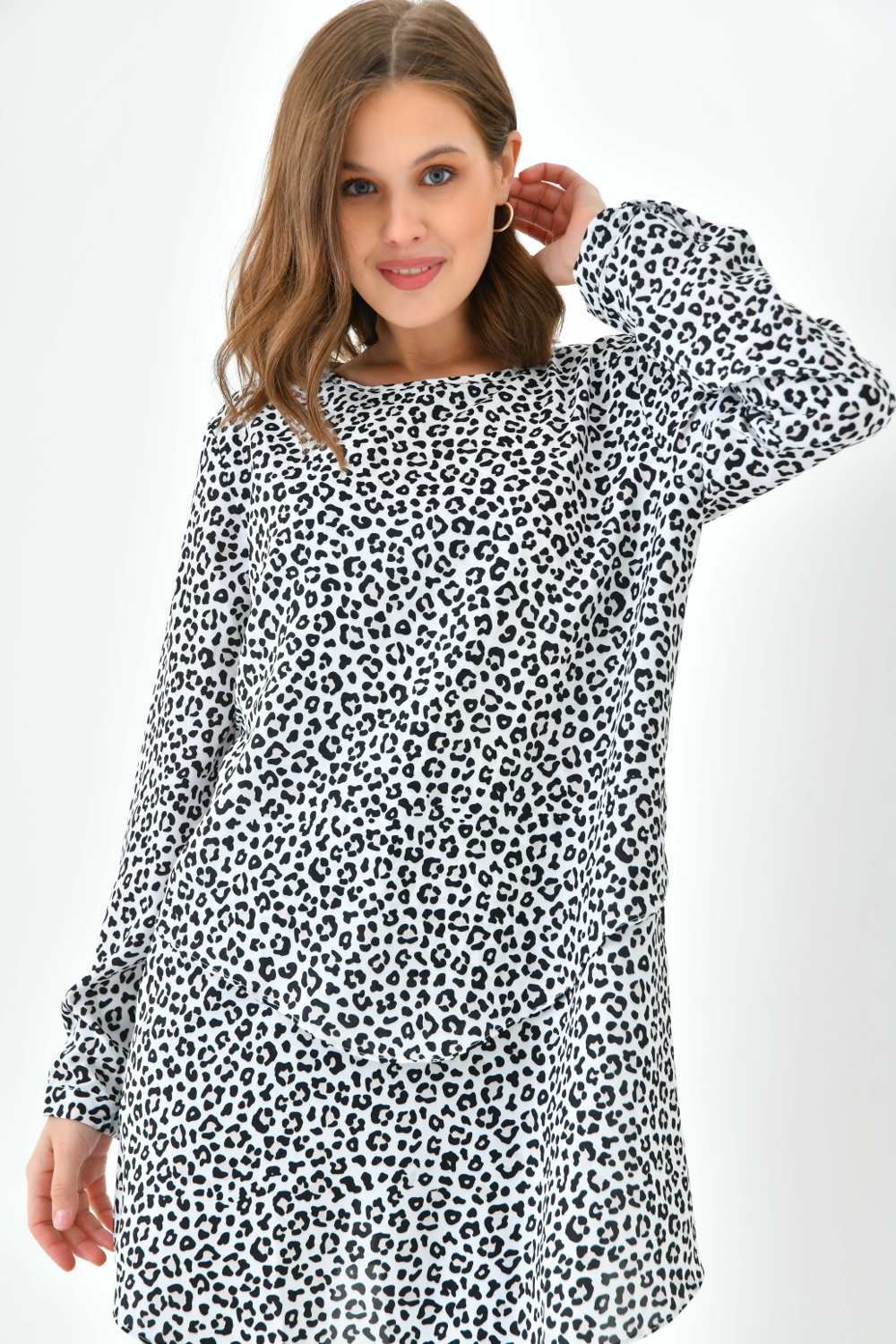 Oversized 3/4 Sleeves Crew Neck Layered Tunic with Leopard Print in Brown and White