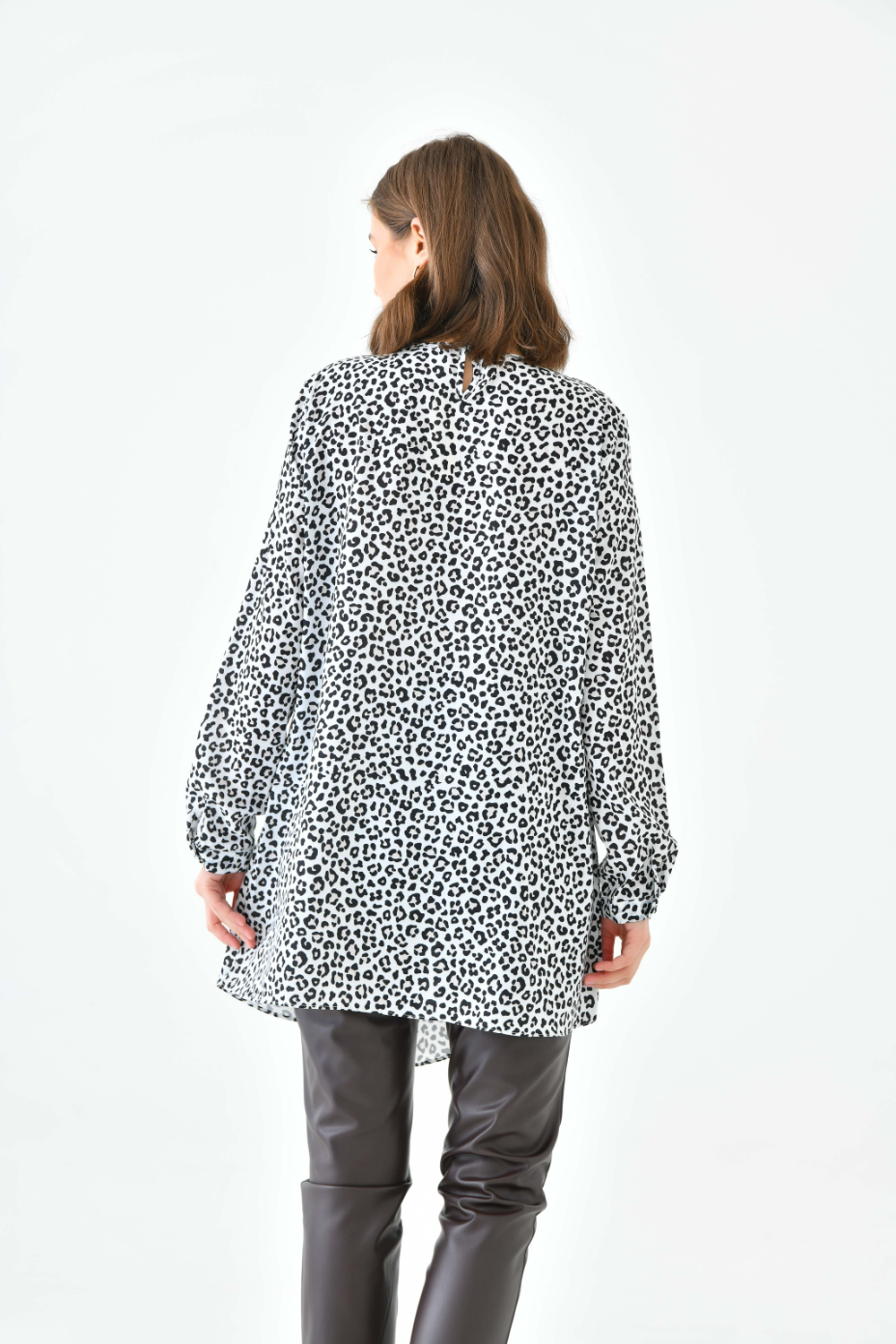 Oversized 3/4 Sleeves Crew Neck Layered Tunic with Leopard Print in Brown and White