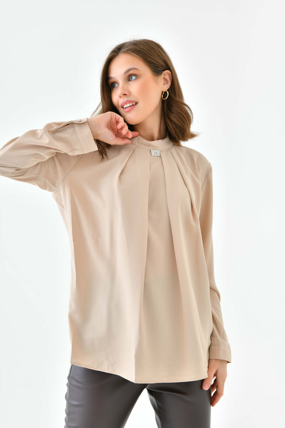Oversized Long Sleeves Brooch Detailed Top in Beige