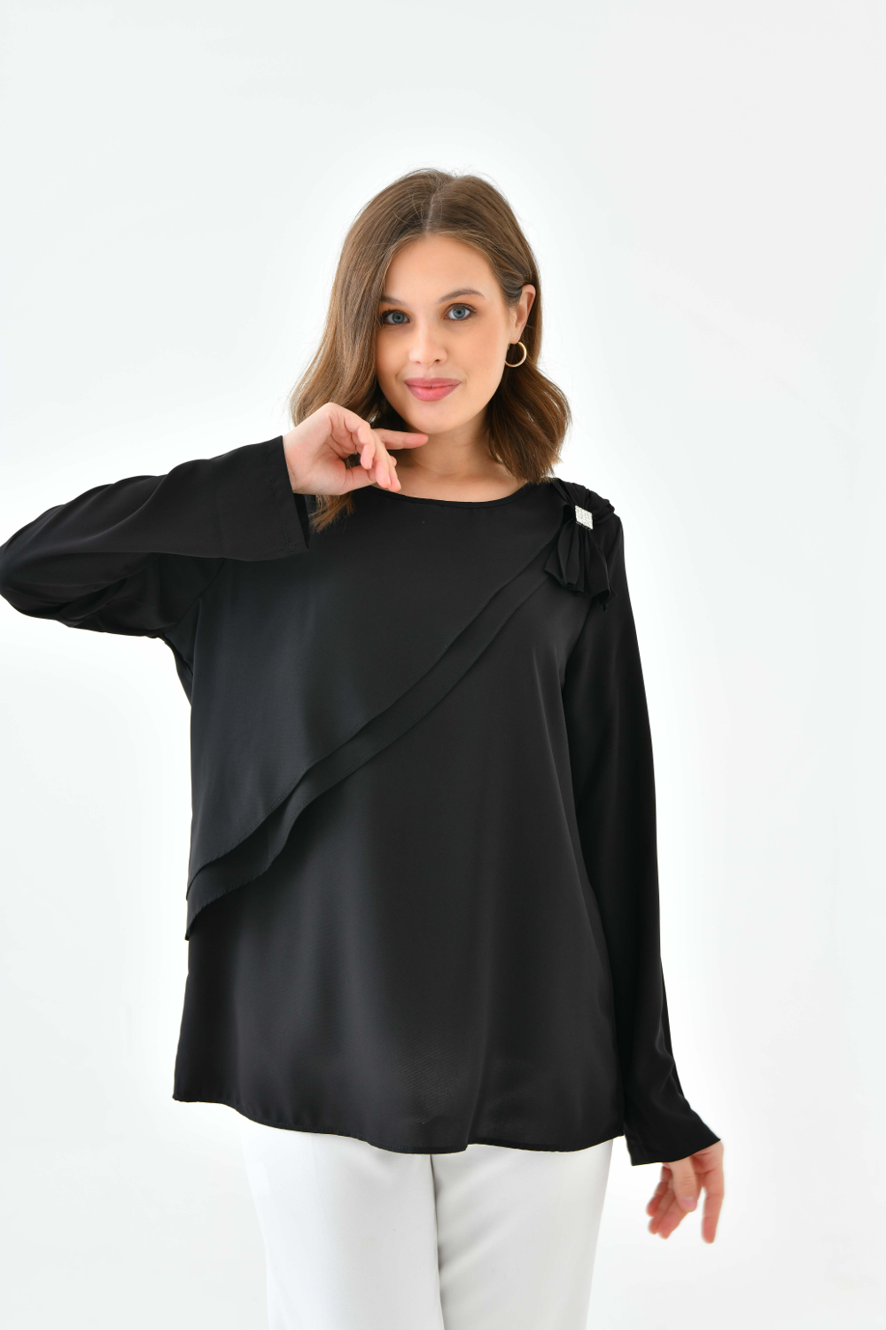 Oversized Long Sleeves Crew Neck Blouse Top with Pussy Bow Detail in Black