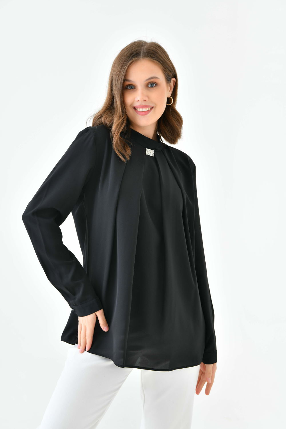 Oversized Long Sleeves Brooch Detailed Top in Black