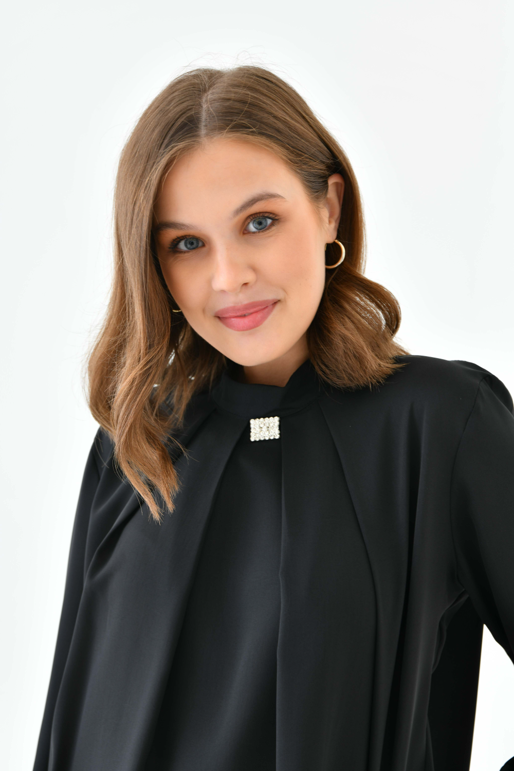 Oversized Long Sleeves Brooch Detailed Top in Black
