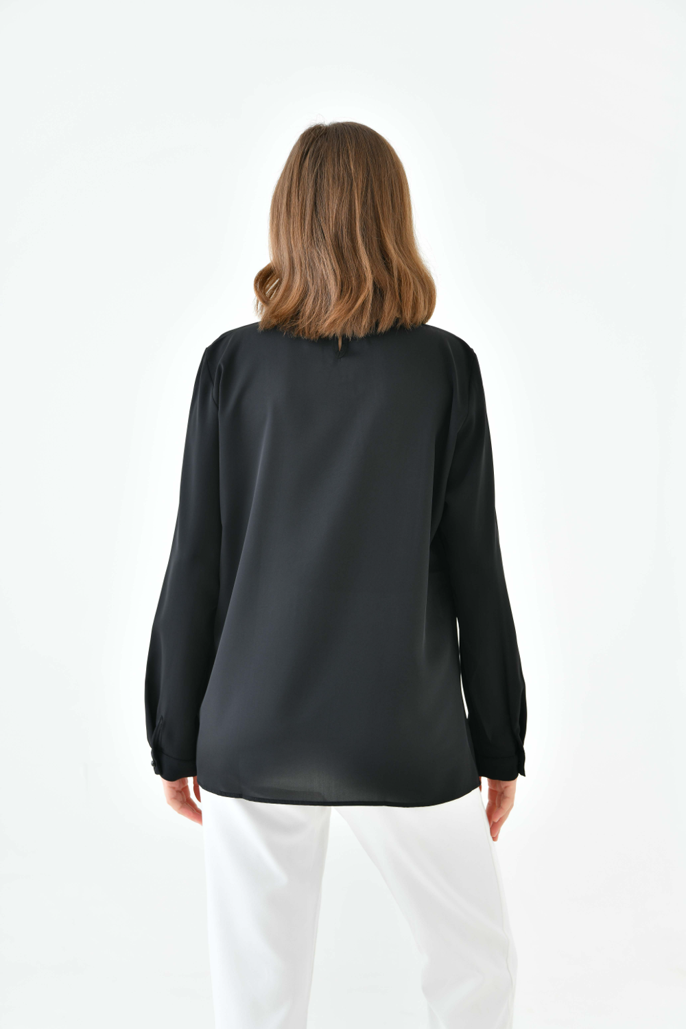 Oversized Long Sleeves Brooch Detailed Top in Black