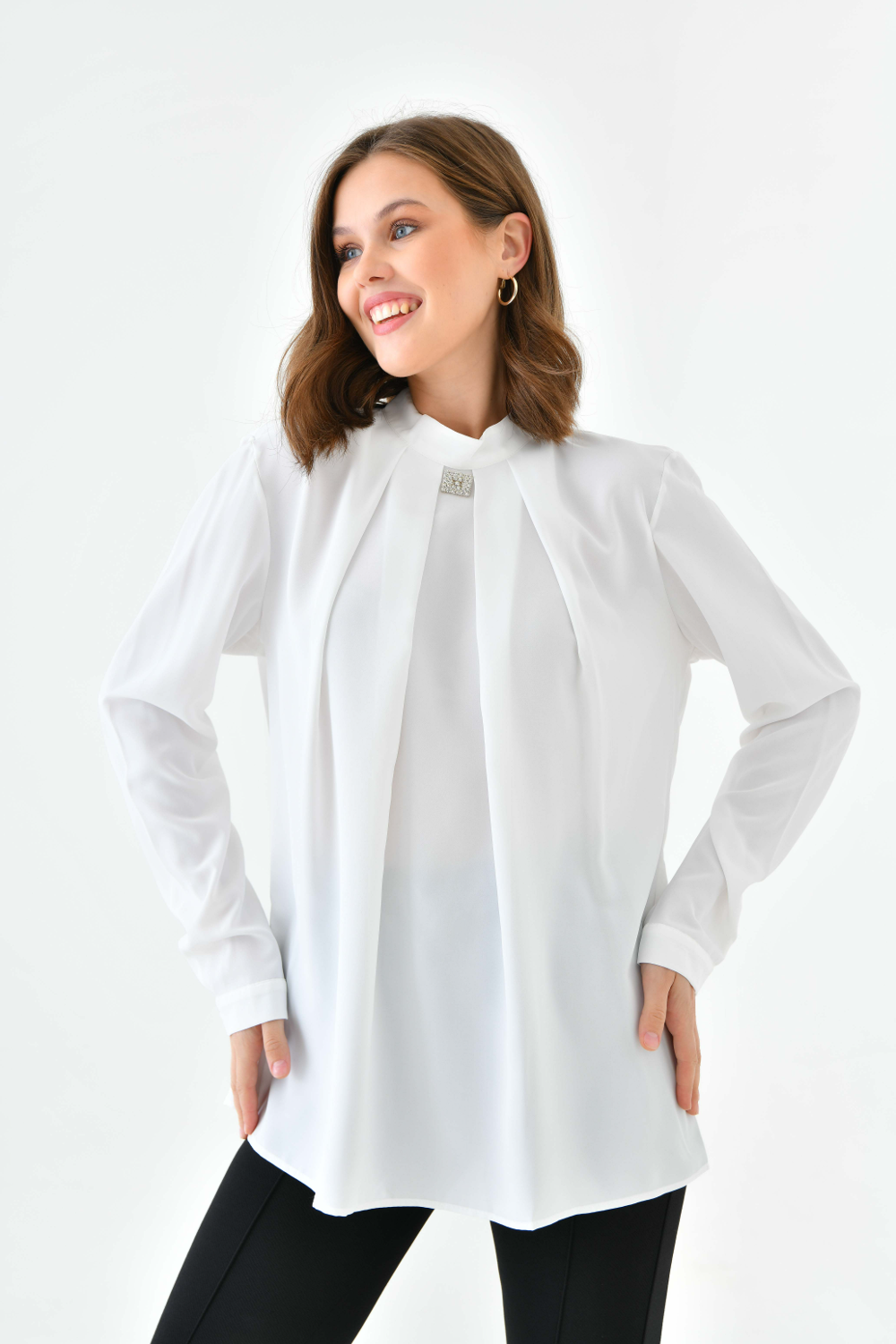 Oversized Long Sleeves Brooch Detailed Top in White