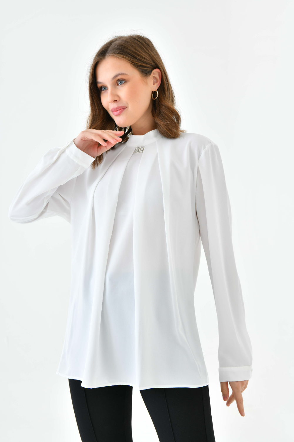 Oversized Long Sleeves Brooch Detailed Top in White