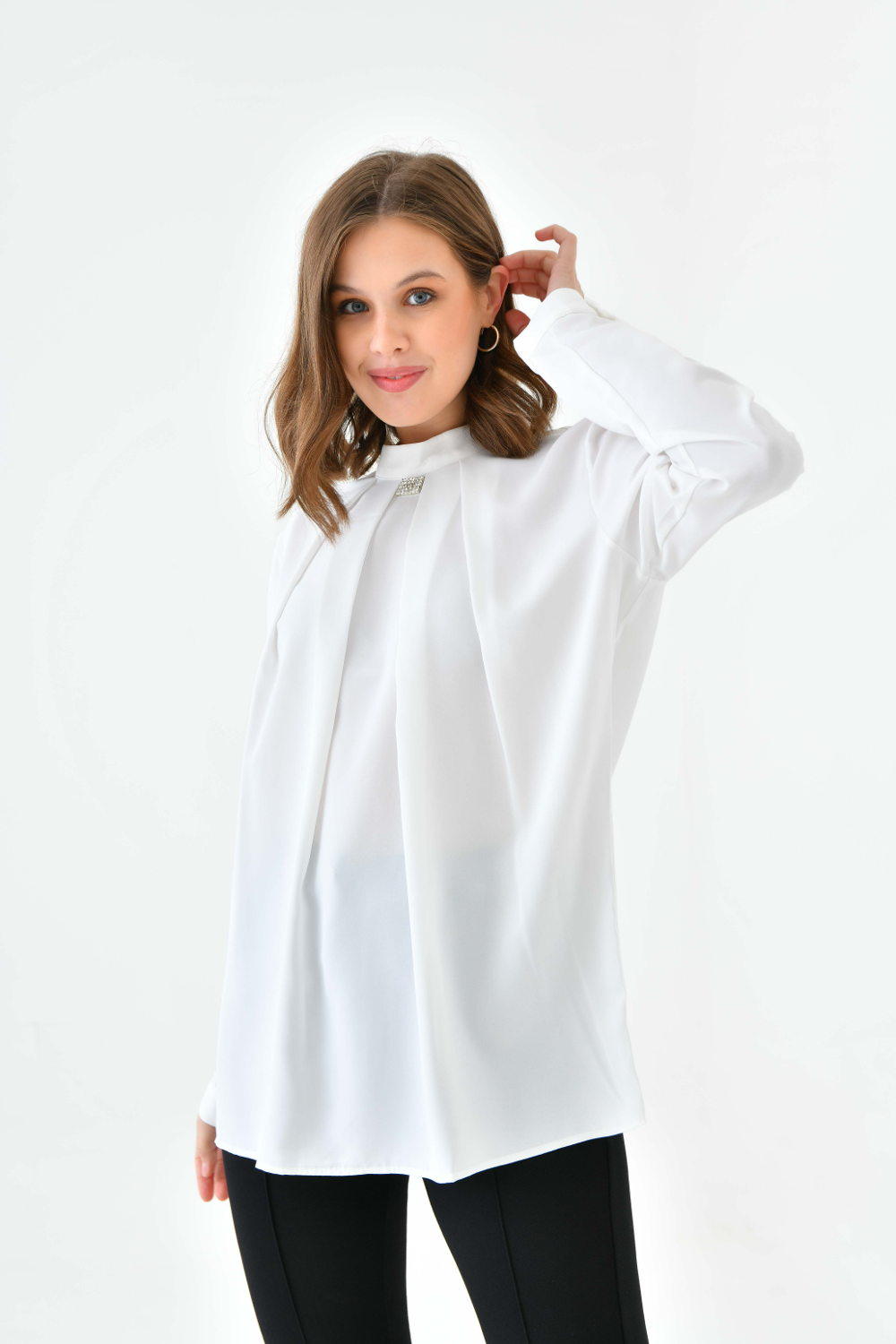 Oversized Long Sleeves Brooch Detailed Top in White