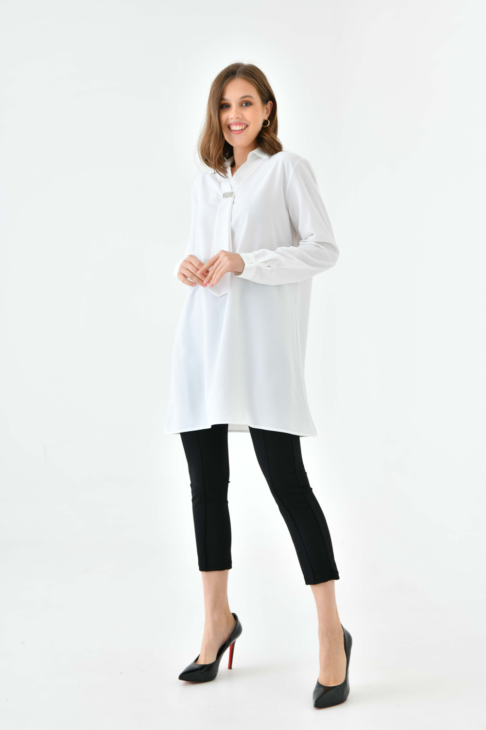 Oversized Long Sleeves Shirt Collar Tunic Top with Brooch Detail in White