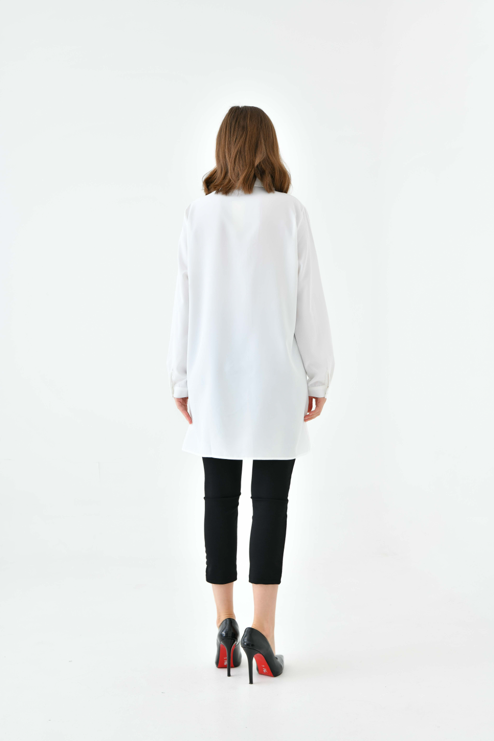 Oversized Long Sleeves Shirt Collar Tunic Top with Brooch Detail in White
