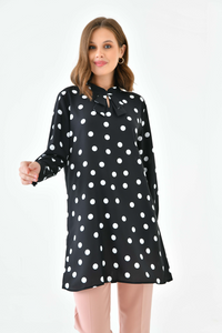 Oversized Long Sleeves Tunic Top with Collar Details in Polka Dot in Black and White