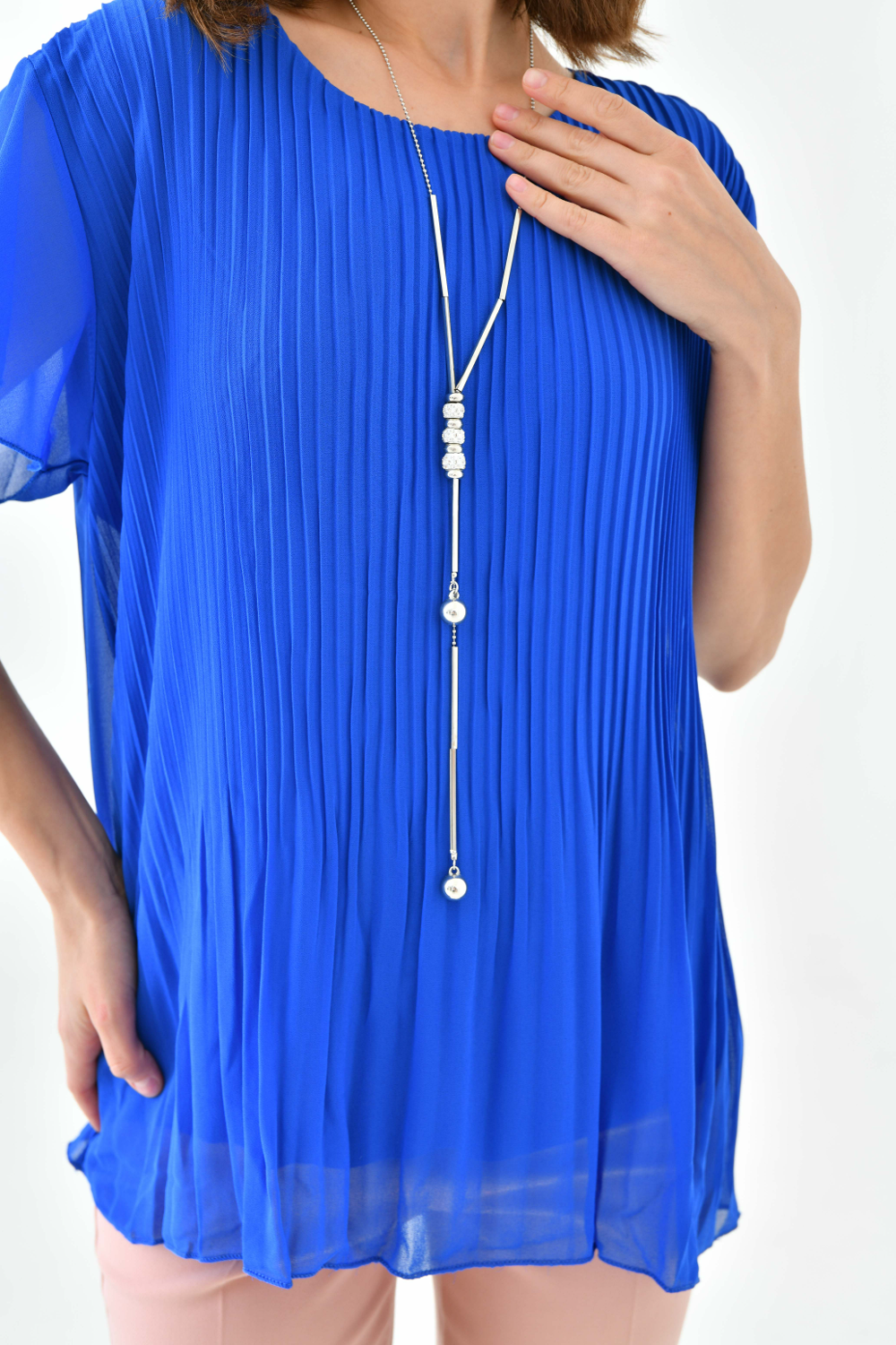 Oversized Round Neck Short Sleeve Pleated Blouse in Blue with Necklace