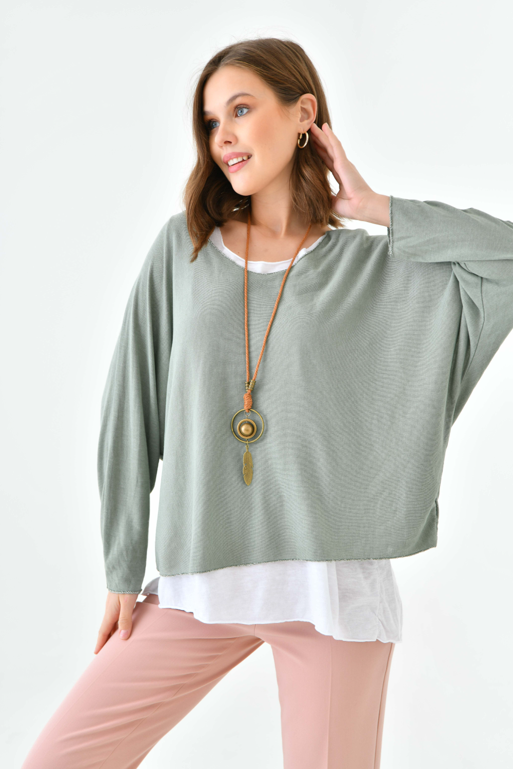 Oversized Long Sleeve Layered Blouse With Necklace in Green and White