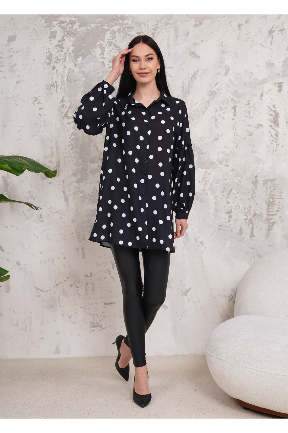 Oversized Long Sleeves Shirt Tunic with Polka Dot Printed in Black and White