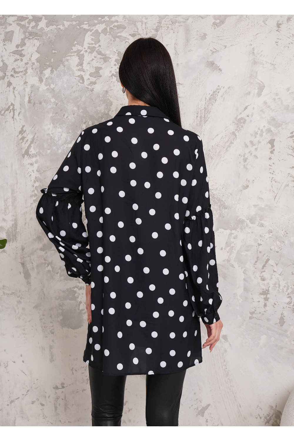 Oversized Long Sleeves Shirt Tunic with Polka Dot Printed in Black and White