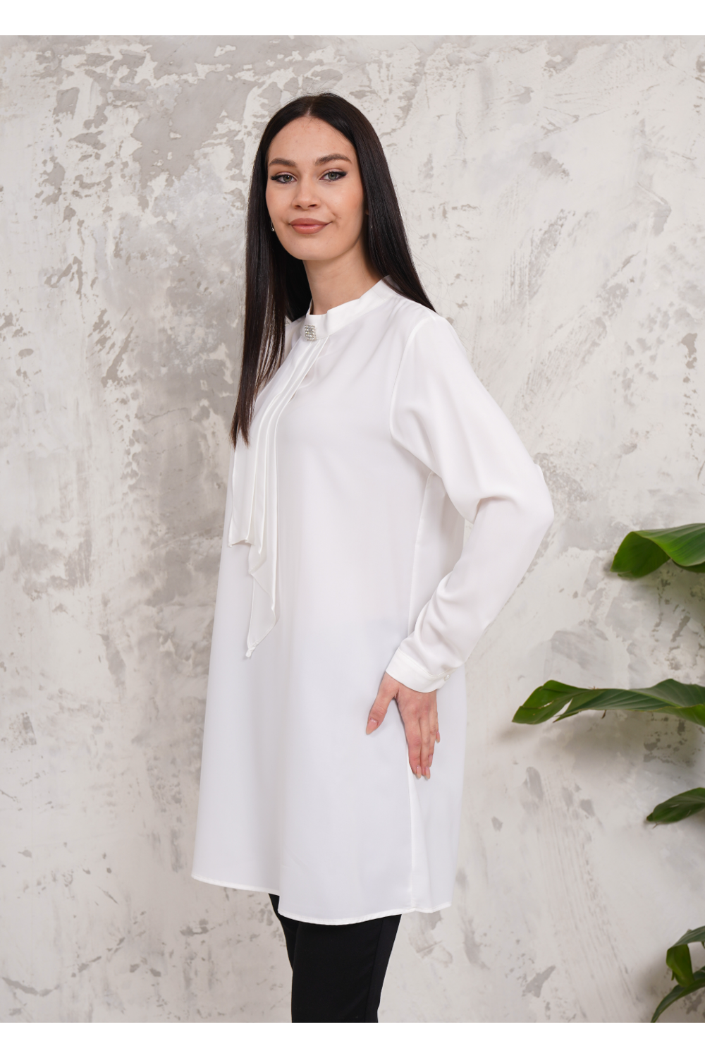 Oversized Long Sleeves Brooch Detailed Tunic in White