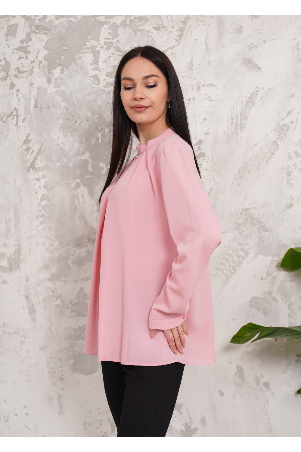 Oversized Long Sleeves Brooch Detailed Blouse in Pink