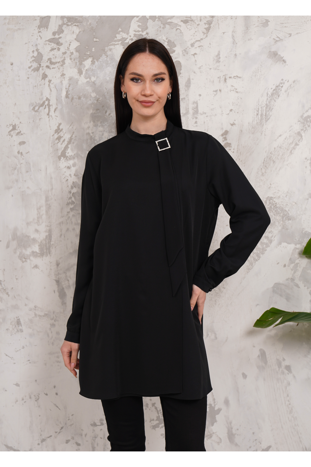 Relaxed Fit Long Sleeves Brooch Detailed Tunic in Black