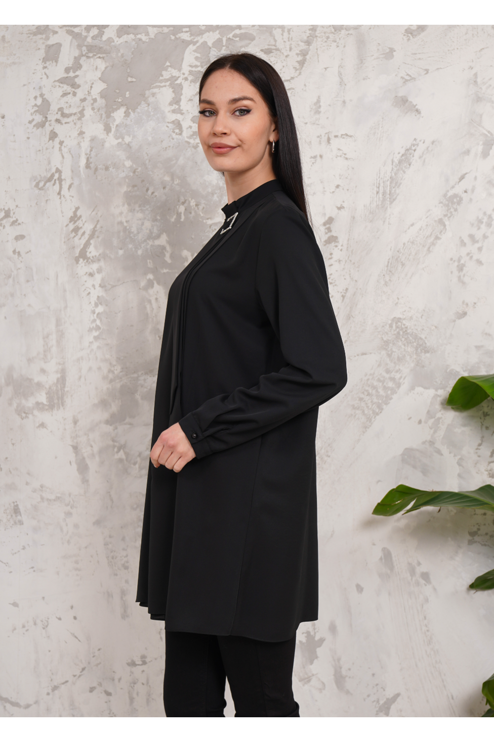 Relaxed Fit Long Sleeves Brooch Detailed Tunic in Black