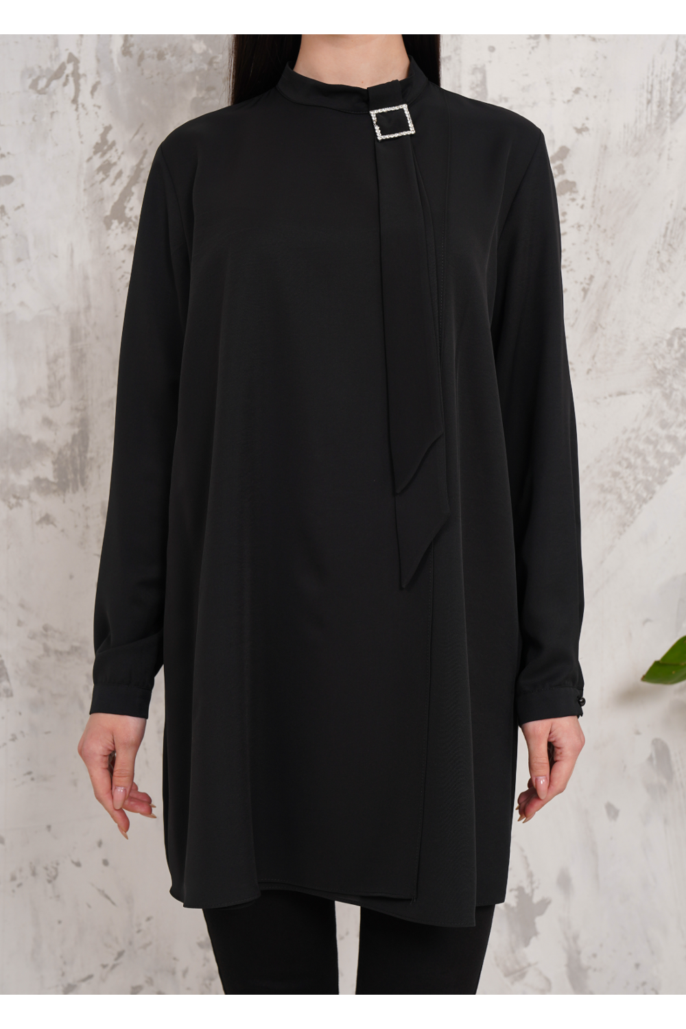 Relaxed Fit Long Sleeves Brooch Detailed Tunic in Black
