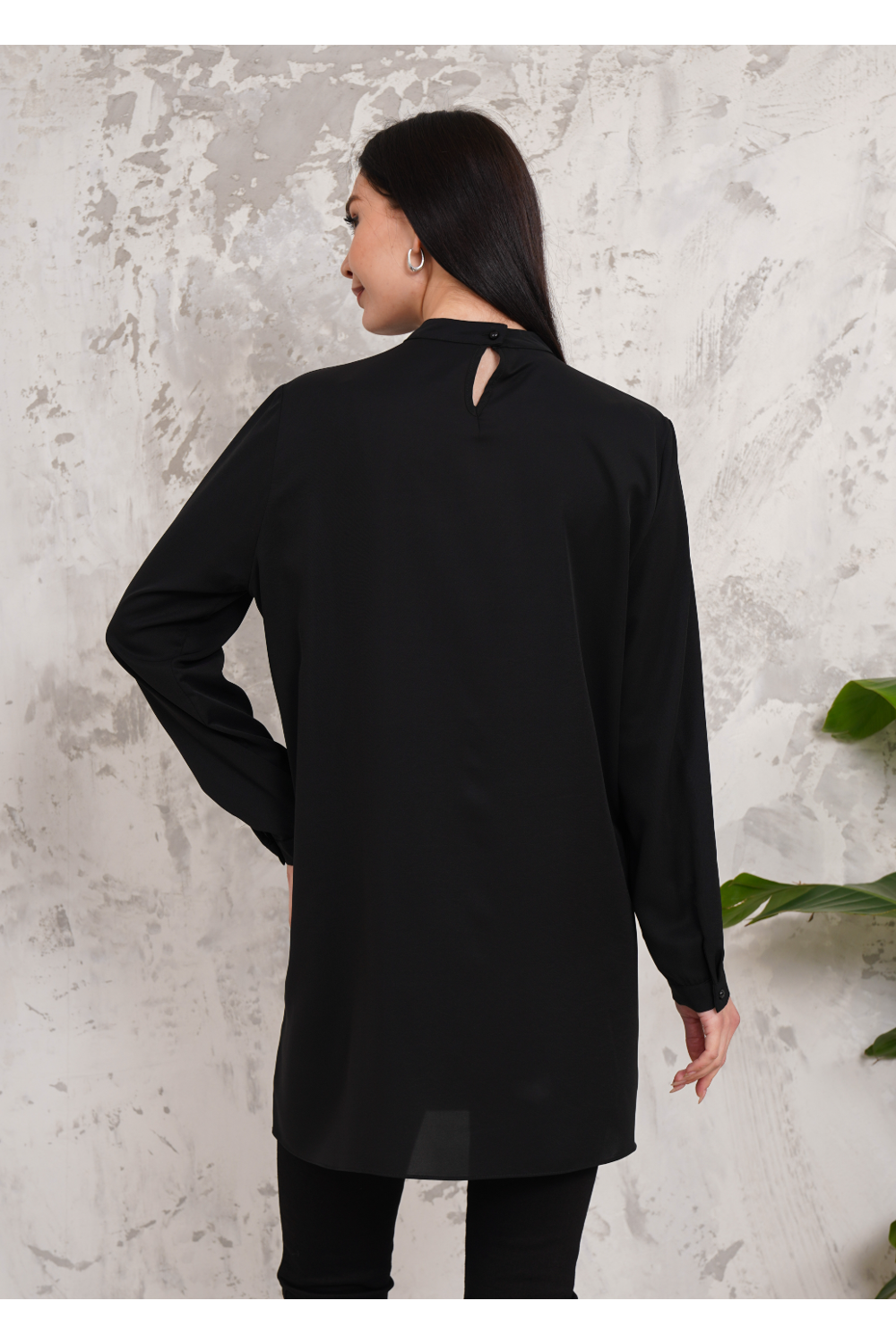 Relaxed Fit Long Sleeves Brooch Detailed Tunic in Black