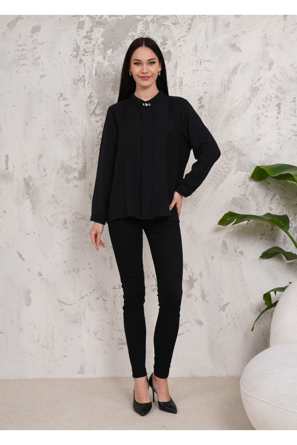 Relaxed Fit Long Sleeves Brooch Detailed Blouse in Black