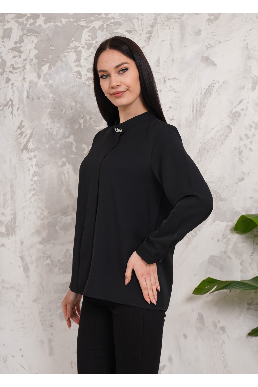 Relaxed Fit Long Sleeves Brooch Detailed Blouse in Black