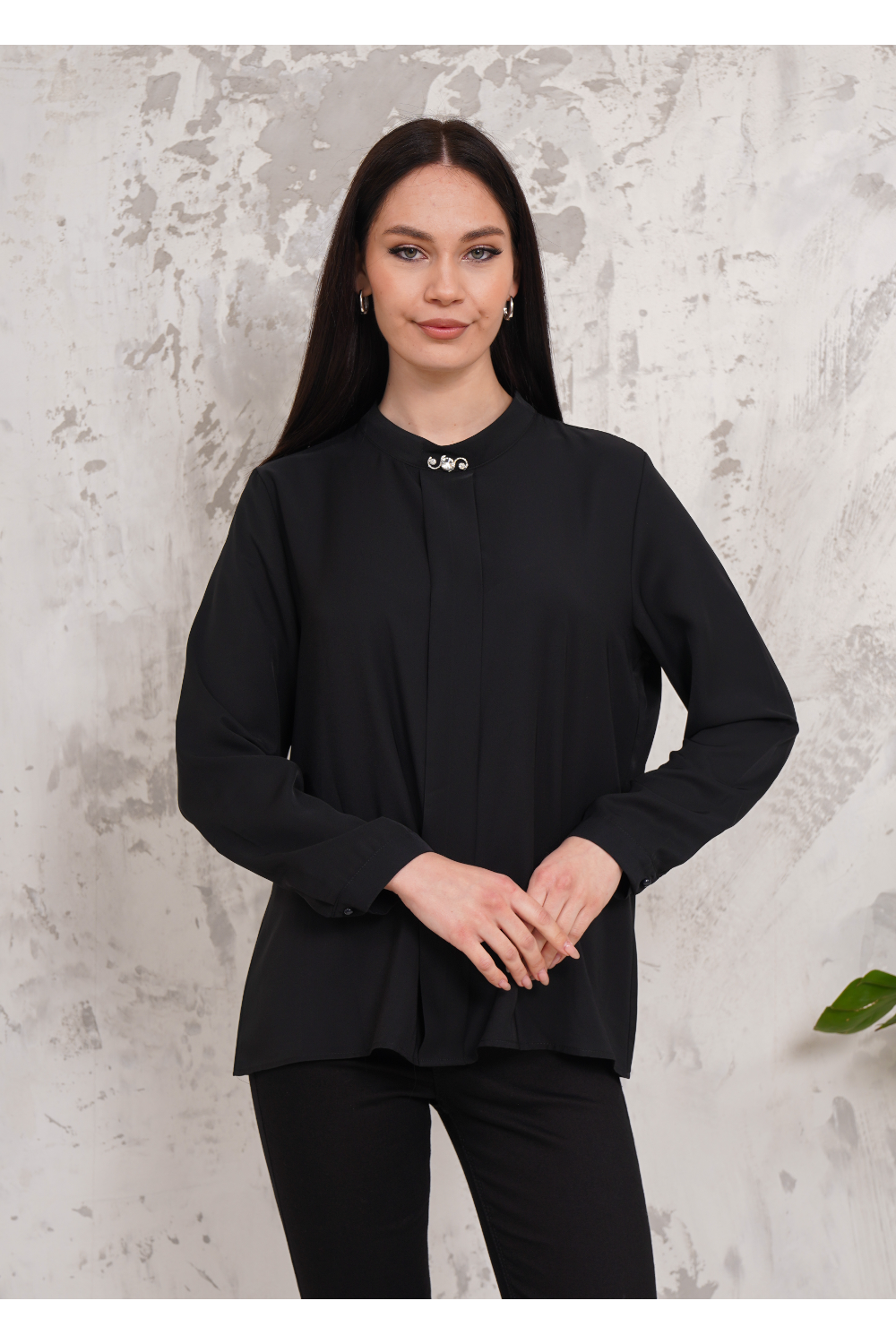 Relaxed Fit Long Sleeves Brooch Detailed Blouse in Black