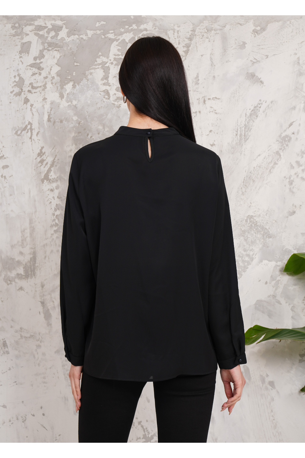 Relaxed Fit Long Sleeves Brooch Detailed Blouse in Black