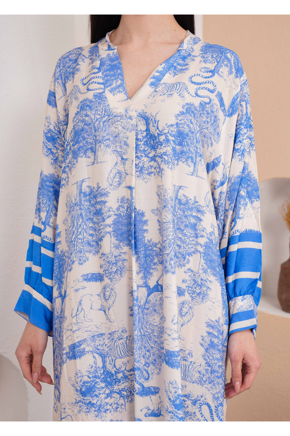 Oversized Long Sleeves Animal Printed Midi Dress in Blue
