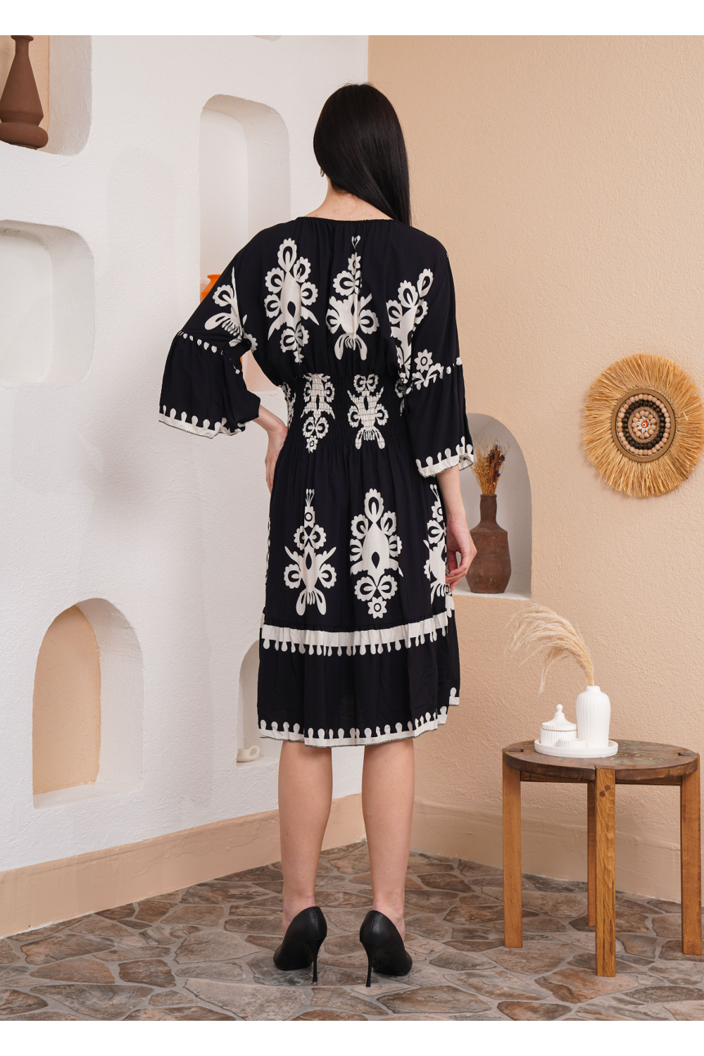 Oversized 3/4 Sleeves V Neck Printed Knee Lenght Dress in Black