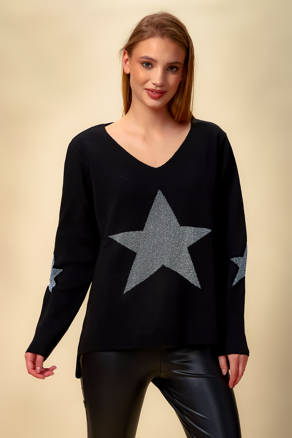 Oversized Long Sleeves Star Top with V Neck in Black