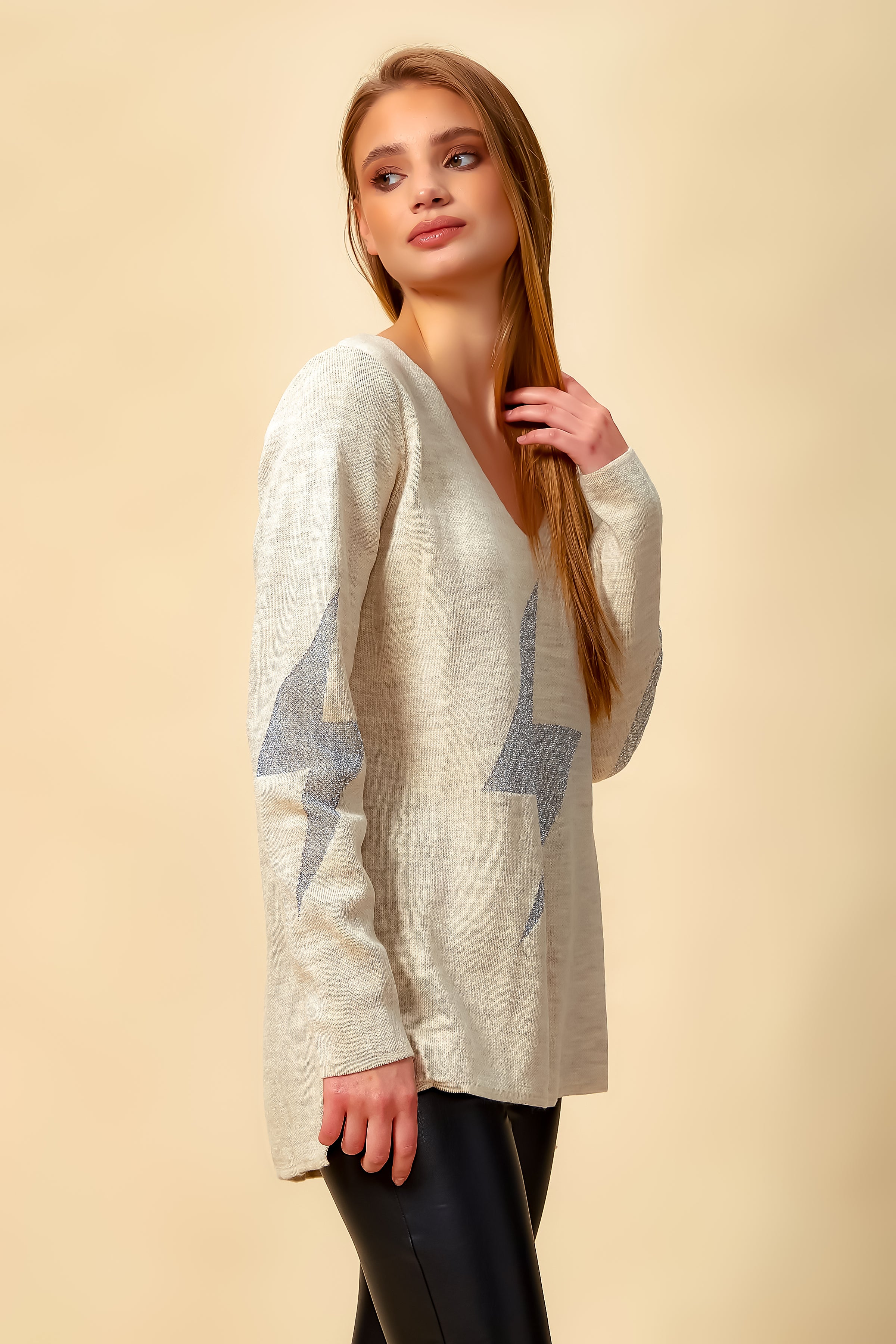 Oversized Long Sleeves Flash Top with V Neck in Cream