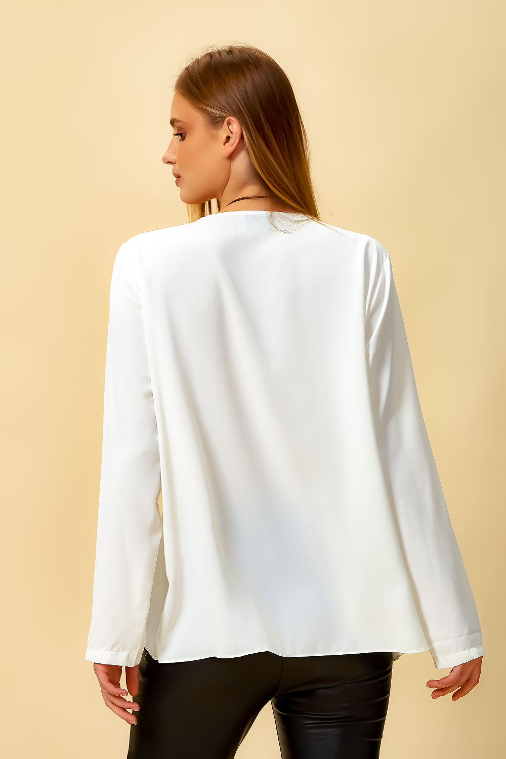 Oversized Layered Top with Necklace in White