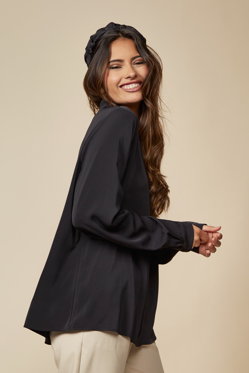 Oversized Button Detailed Long Sleeves Top in Black