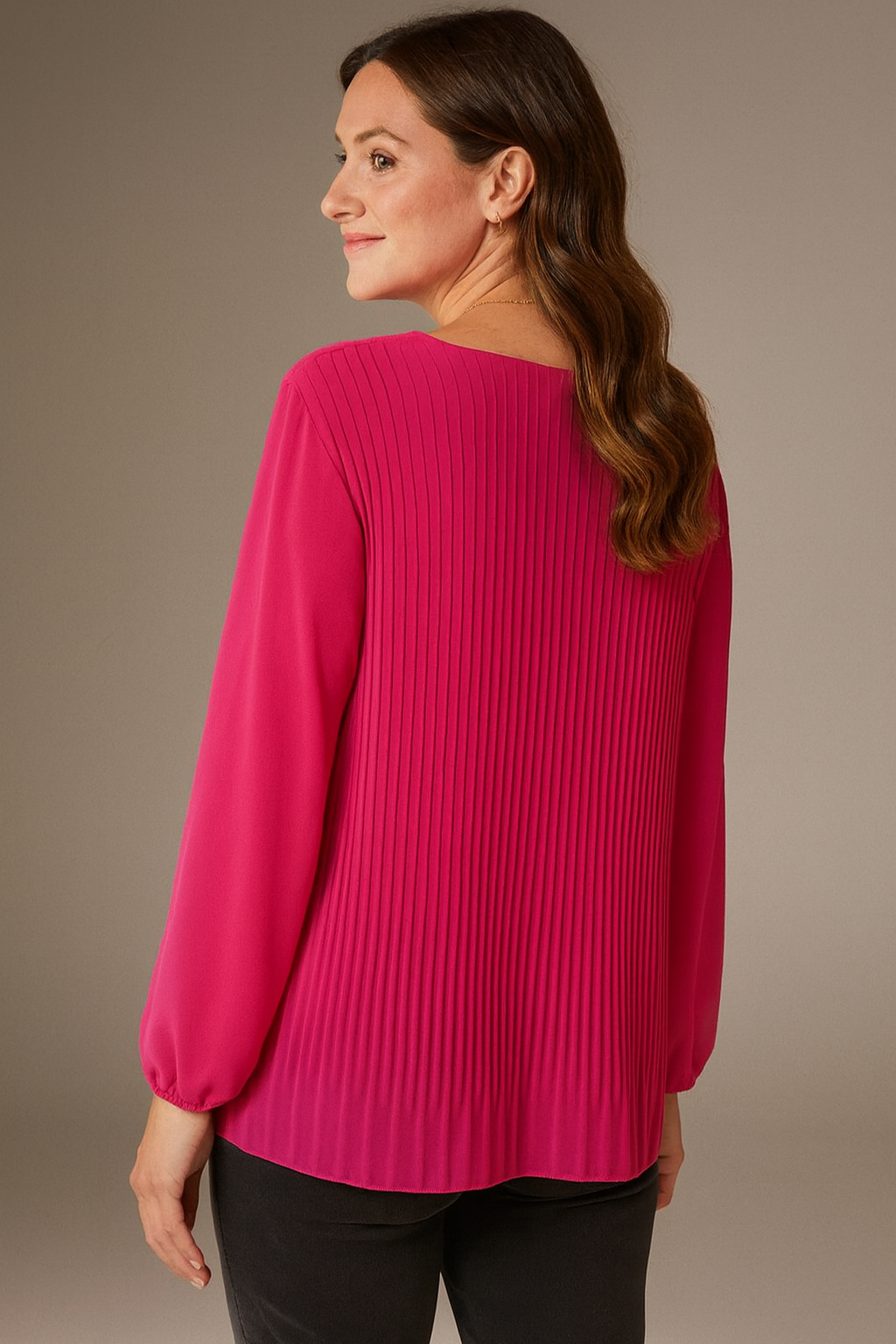 Oversized Long Sleeves Pleated Top with Tulle Details in Pink with Necklace