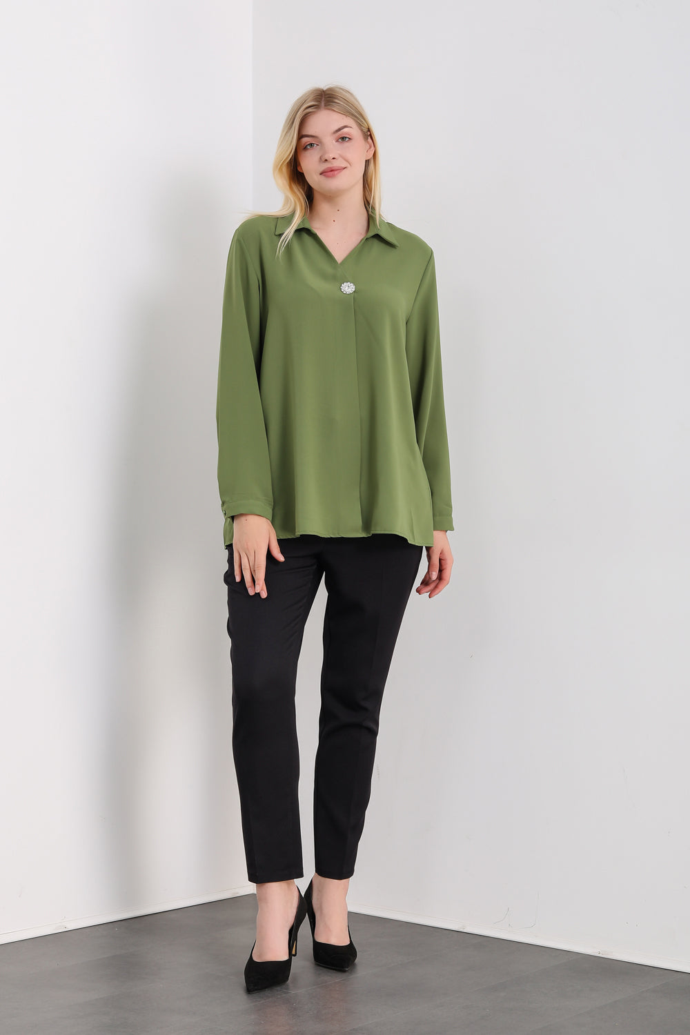 Oversized Long Sleeves Blouse with Brooch Details in Khaki