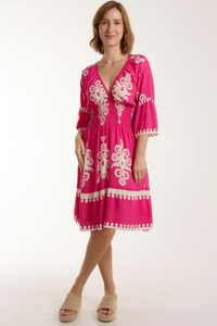 Relaxed Fit 3/4 Sleeves V Neck Printed Knee Lenght Dress in Pink