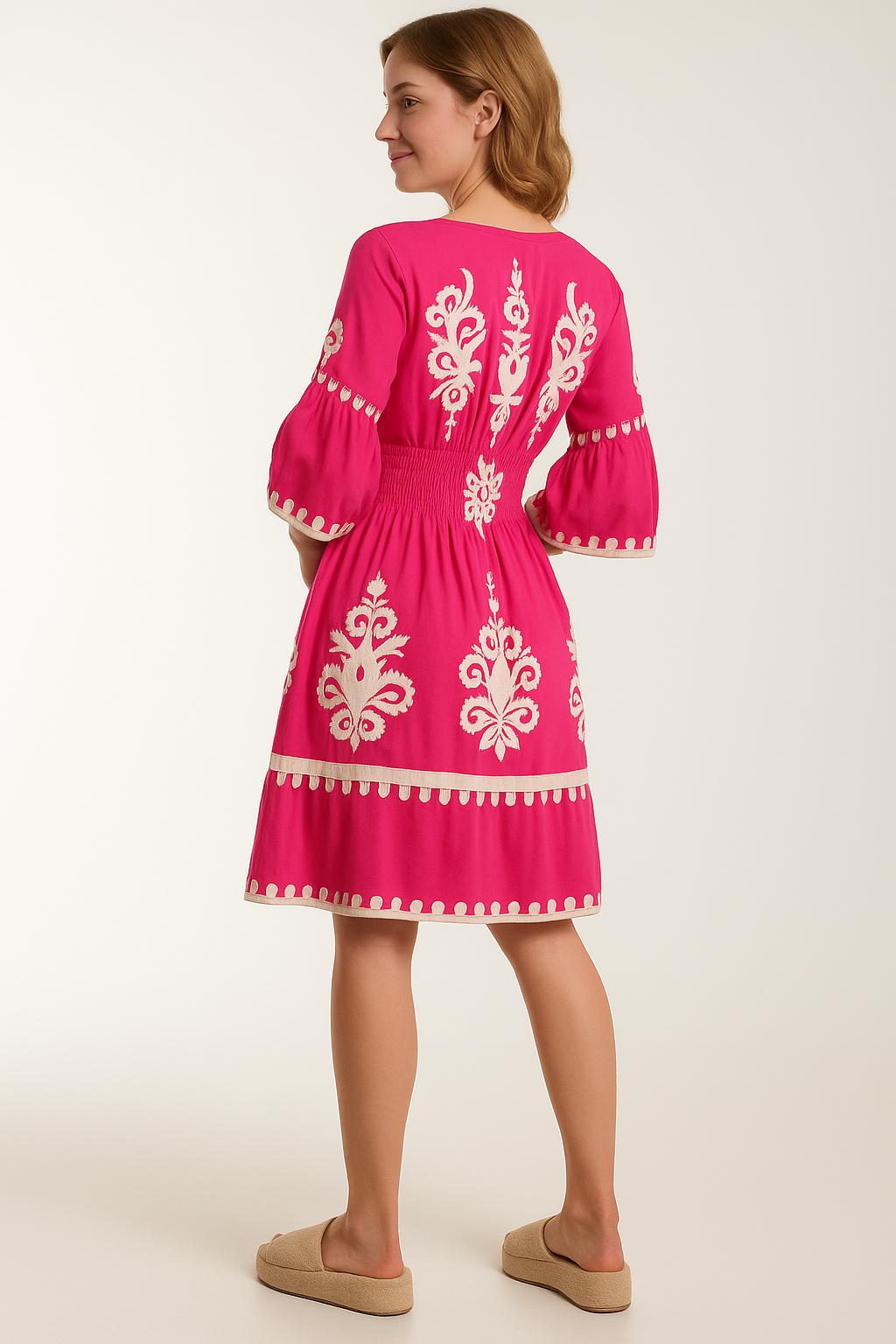 Relaxed Fit 3/4 Sleeves V Neck Printed Knee Lenght Dress in Pink
