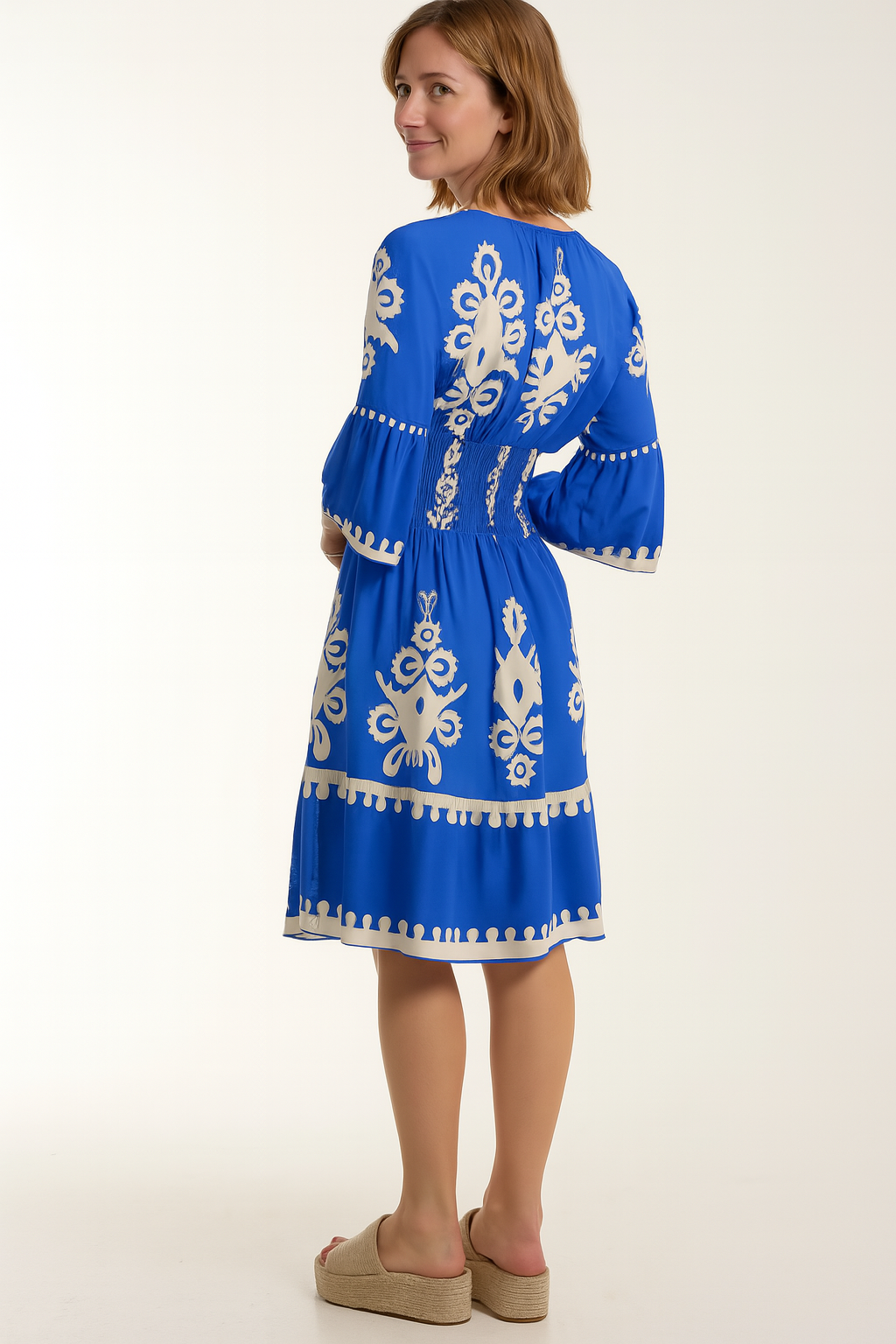 Relaxed Fit 3/4 Sleeves V Neck Printed Knee Lenght Dress in Blue